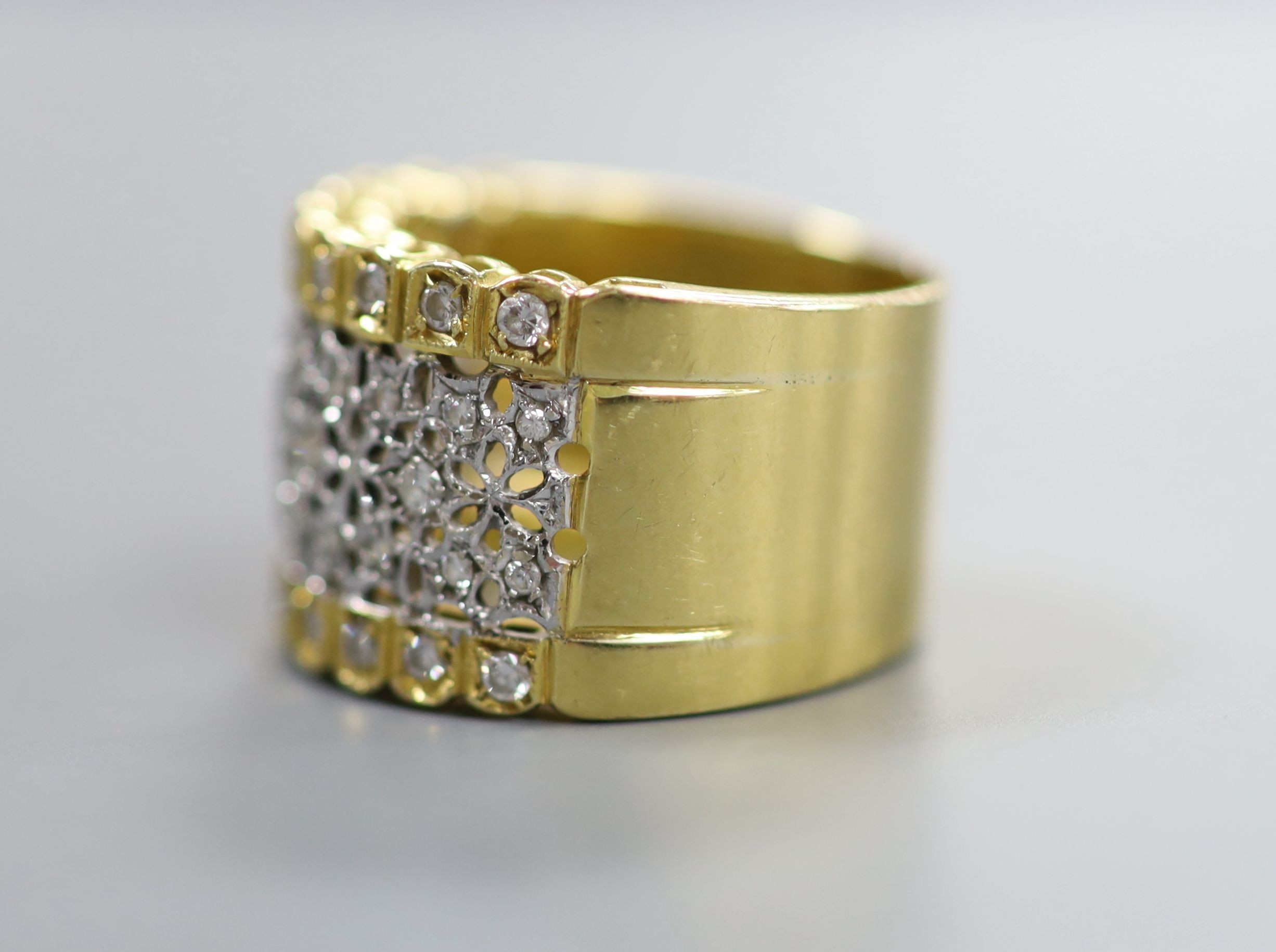 A modern pierced 750 yellow metal and diamond chip set dress ring, size M/N